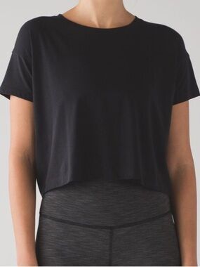 Lululemon Cates Crop Tee in Black